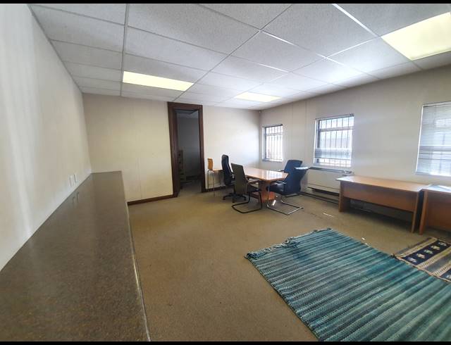 1,929M² WAREHOUSE TO LET IN CROWN